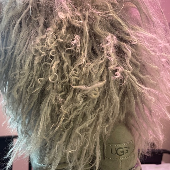 Uggs - Picture 3 of 3